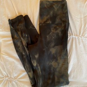 Lululemon Diamond Dye Aligns size 4